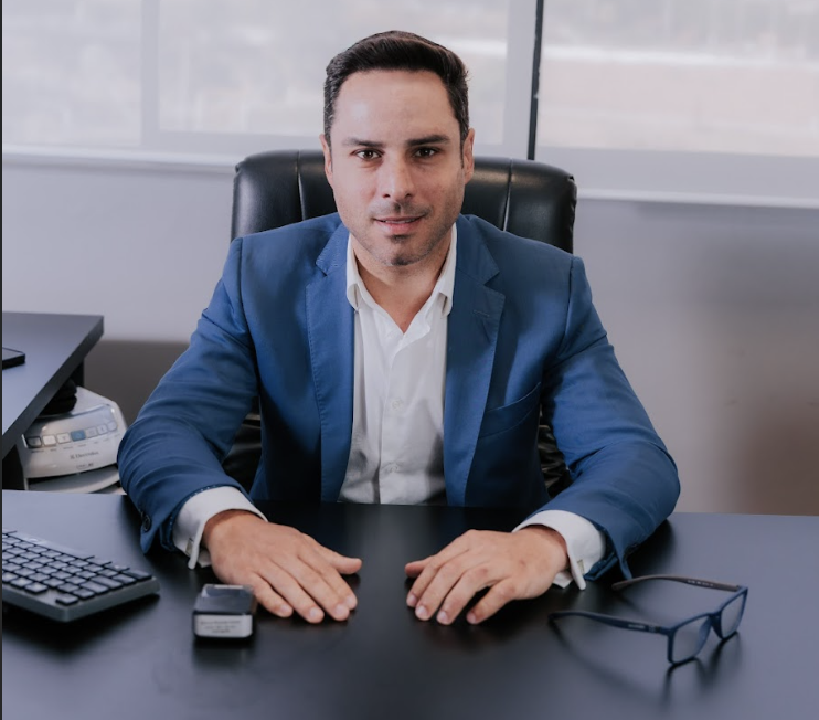 Michael Rezende Santos, advogado que atua com BPC/LOAS em Santa Bárbara MG